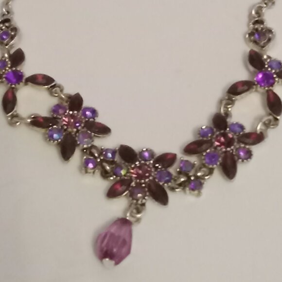 Vintage purple rhintestone/crystal(?) necklace in great condition - Picture 2 of 3